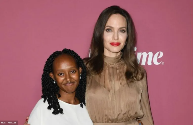  Angelina Jolie: Γιόρτασε την είσοδο της κόρης της στο κολέγιο χορεύοντας (Βίντεο)