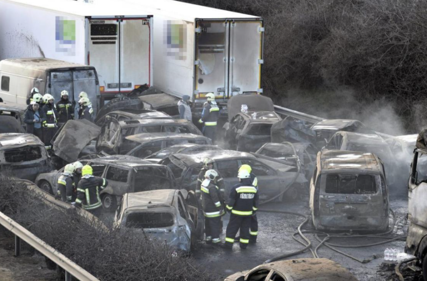  Μυστηριώδης σκόνη προκάλεσε καραμπόλα 42 αυτοκινήτων – Το σοκαριστικό βίντεο