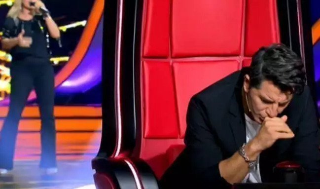  The Voice: Πασίγνωστη παρουσιάστρια διεκδίκησε θέση, αλλά δεν γύρισε κανείς!